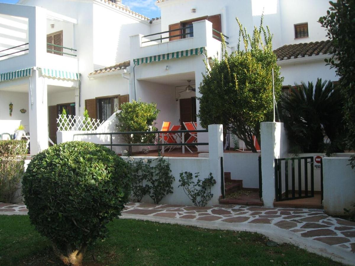 Chalet Adosado En Urbanizacion Con Precioso Jardin Denia Exteriör bild