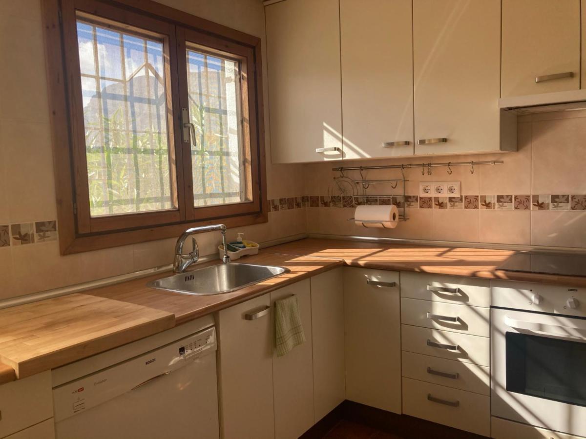 Chalet Adosado En Urbanizacion Con Precioso Jardin Denia Exteriör bild