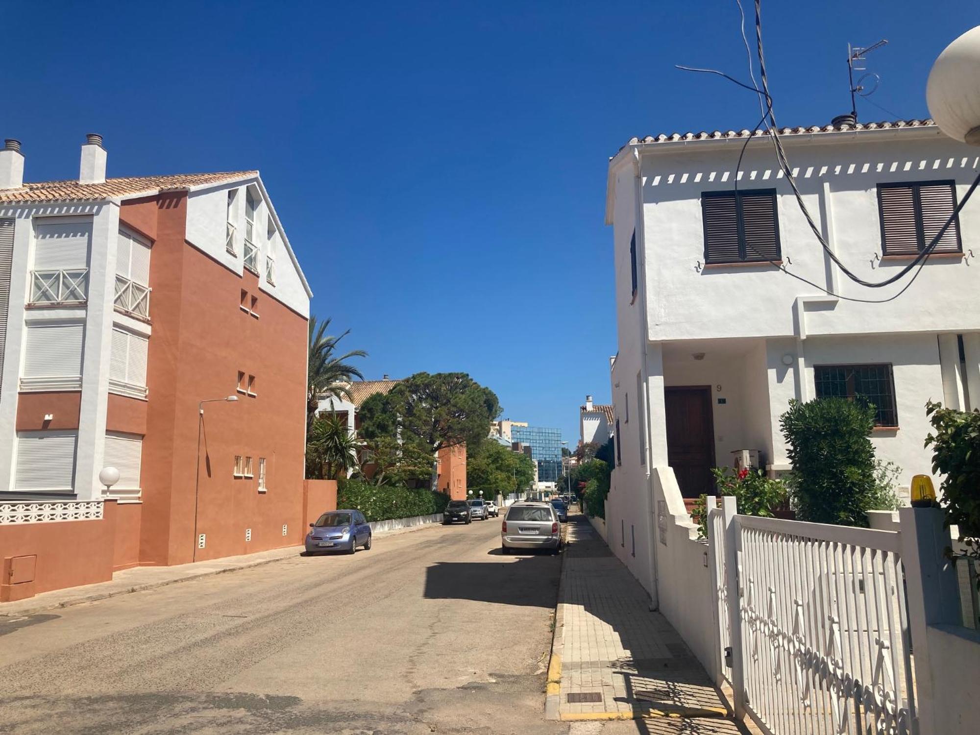 Chalet Adosado En Urbanizacion Con Precioso Jardin Denia Exteriör bild